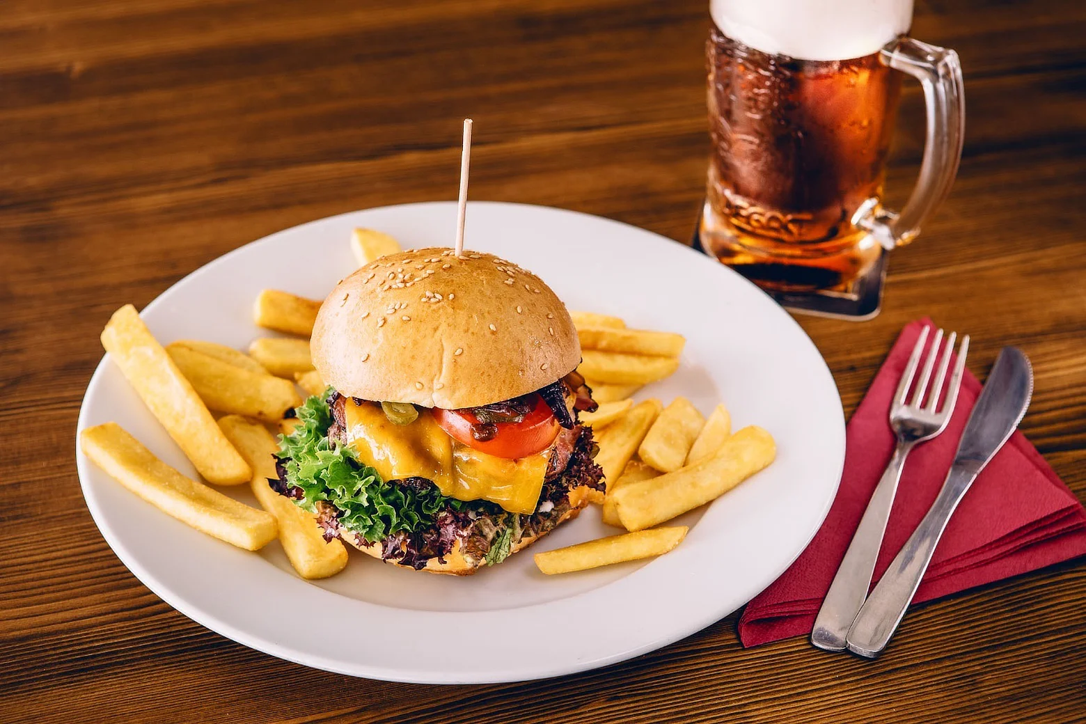 Burger s pivem v Morgan's Restaurant Olomouc